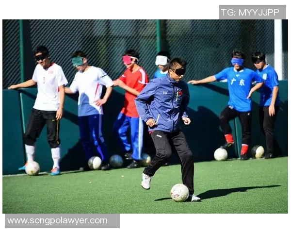 追随球星足迹探索足球传奇的辉煌历程与个人成就